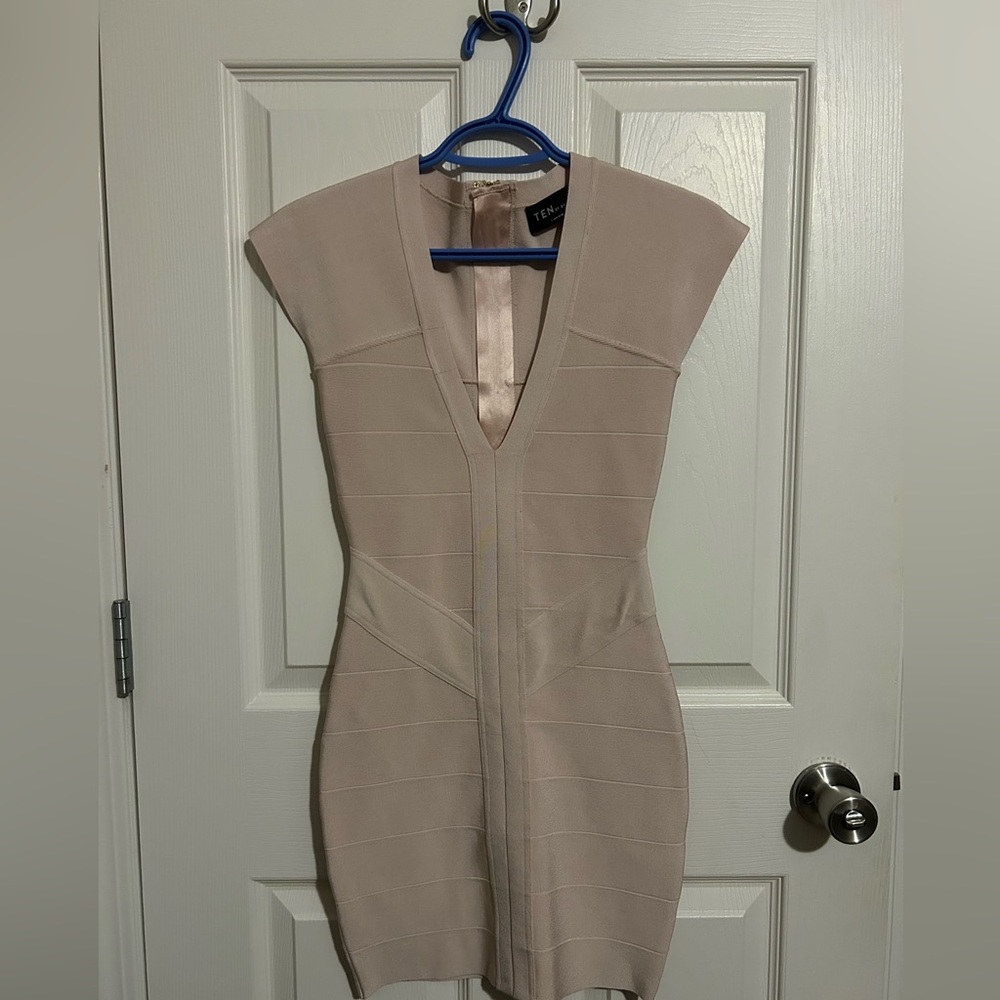 Aritzia TEN by Babaton dress